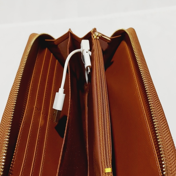 TRIPLE C PHONE CHARGING WALLET NWOT! - Picture 4 of 8